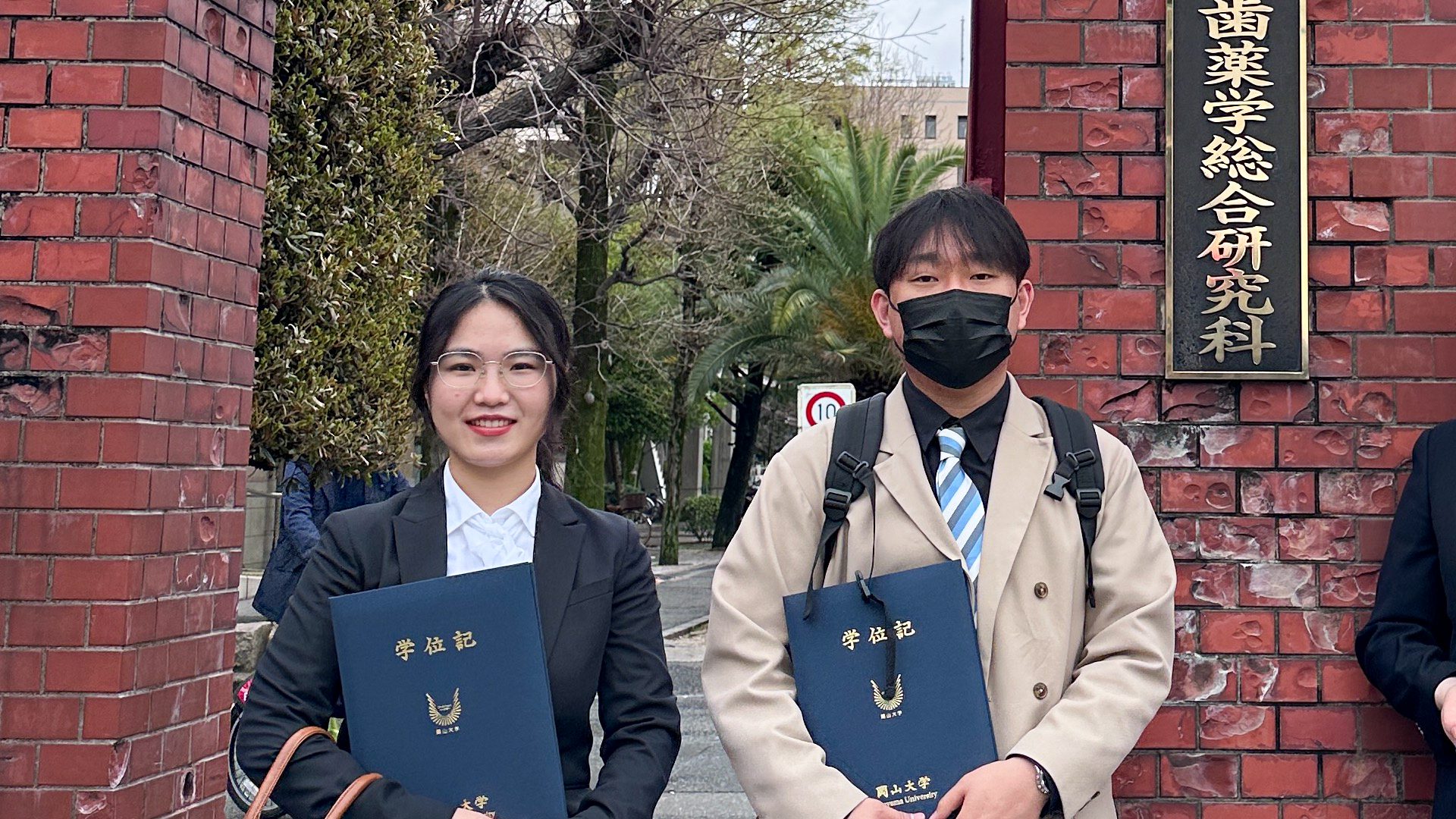 李欣璇と李強が博士課程、頼道越が修士課程に入学